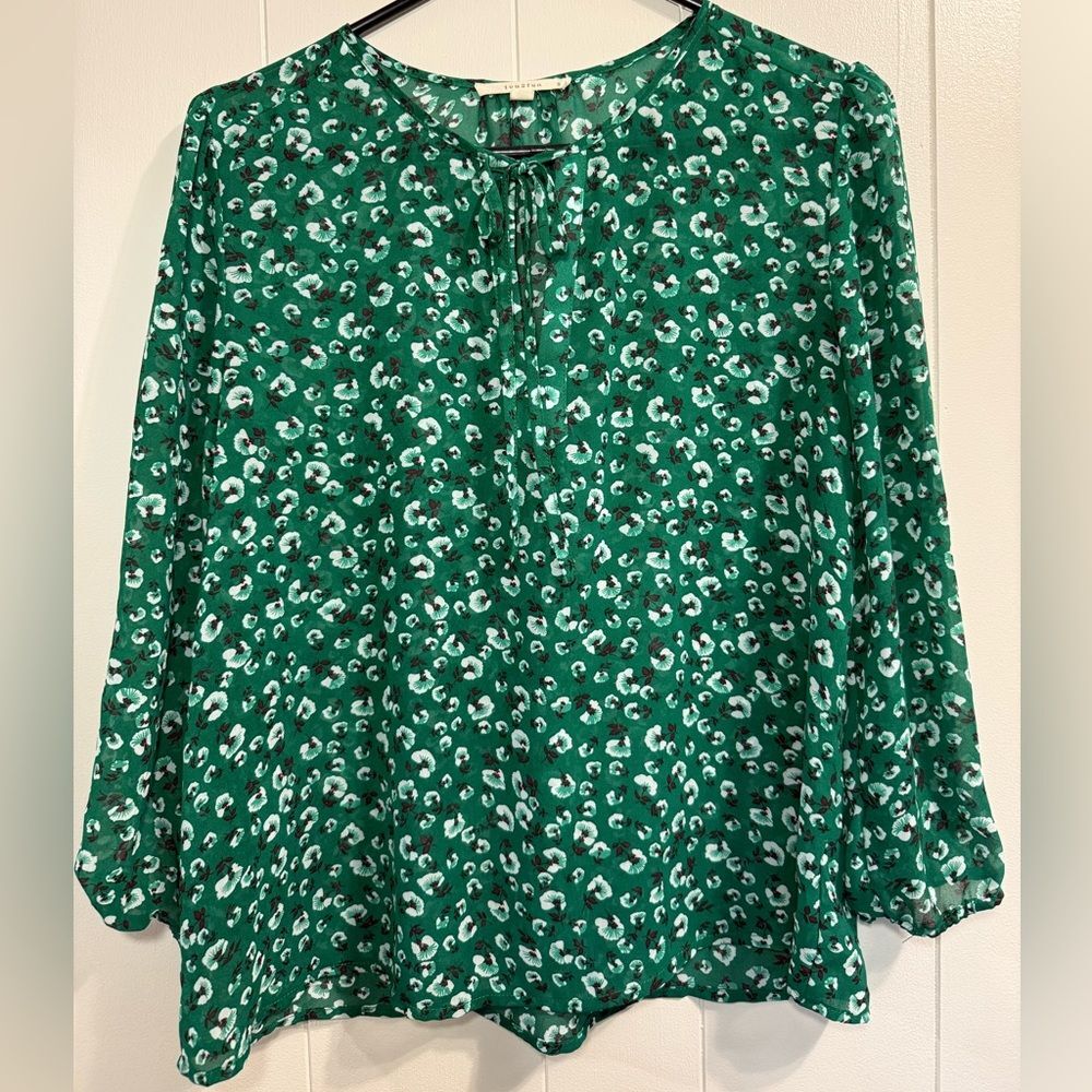 Fun 2 Fun Buissness Casual Woman’s Blouse in Size Small 3/4 length sleeve